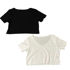 Knitted cropped shirts. White and black